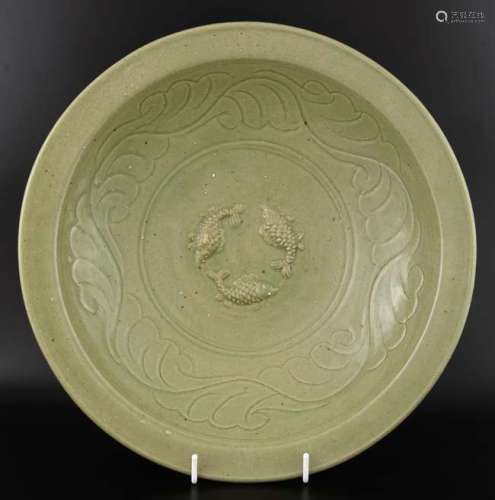 Modern Chinese celadon dish with applied decoration of three fish framed by moulded decoration of waves, on round foot, 39.5cm diameter,