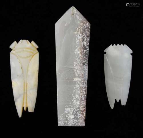 Chinese grey and purple mottled jade box and cover carved with a cicada, 11.5cm long, and two white jade cicadas, (3),