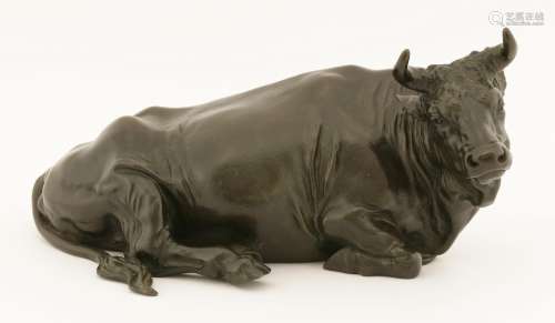 A Japanese bronze bull, c.1900, the recumbent beast with his head tilted to the right, signed ...