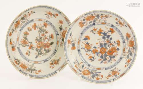 A pair of Chinese Imari plates, Qianlong (1736-1795), each painted with sprigs of flowers, 22cm ...