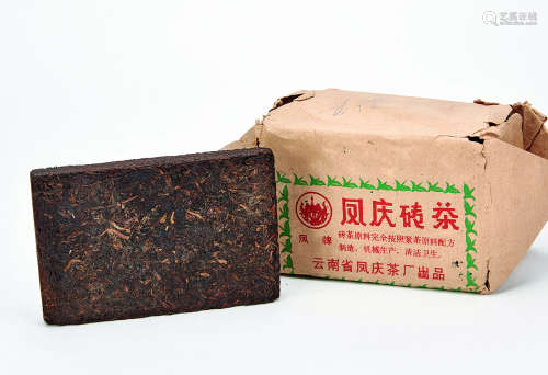 70年代 凤庆茶厂凤庆普洱砖茶一包 共4片