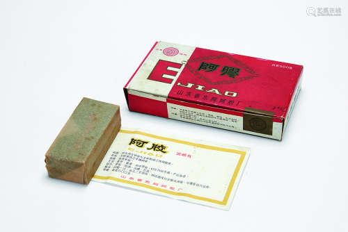 1980年 东阿阿胶（500克装）一盒