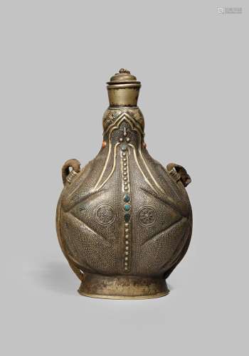 A LARGE TIBETAN BRASS FLASK 19TH CENTURY Cast in the form of a toad, the front decorated with a