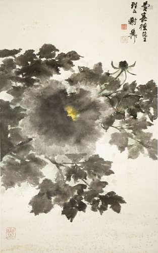 A CHINESE SCROLL PAINTING ON PAPER BY XIE ZHI LIU 20TH CENTURY Depicting a large chrysanthemum