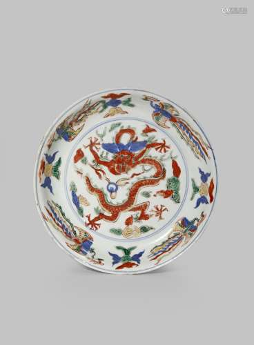 A CHINESE IMPERIAL WUCAI 'DRAGON' DISH SIX CHARACTER WANLI MARK AND OF THE PERIOD 1573-1620