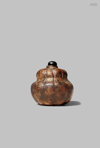 A CHINESE DRIED ORANGE SKIN SNUFF BOTTLE QING DYNASTY Shaped as a gourd with a brown-black warm