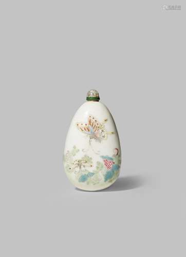 A CHINESE FAMILLE ROSE PORCELAIN PEBBLE-FORM 'BUTTERFLIES' SNUFF BOTTLE DAOGUANG 1821-50 Painted
