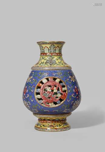 A CHINESE FAMILLE ROSE REVOLVING VASE REPUBLIC PERIOD Constructed in three sections, the ovoid