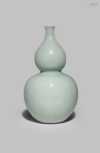 A RARE CHINESE CELADON DOUBLE GOURD VASE, HULUPING SIX-CHARACTER QIANLONG MARK AND OF THE PERIOD
