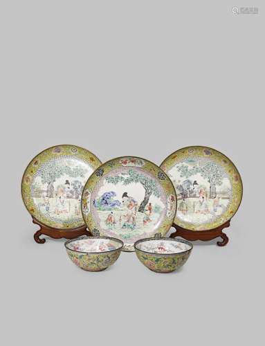 A PAIR OF CHINESE CANTON ENAMEL DISHES 18TH CENTURY Each decorated with a leaf-shaped panel