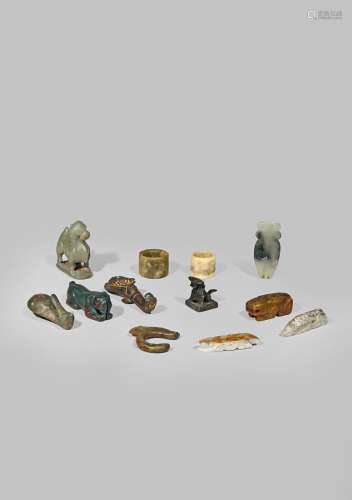 A COLLECTION OF TWELVE CHINESE ITEMS QING DYNASTY AND EARLIER Comprising: two bronze buckles, a