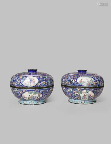 A PAIR OF CHINESE FAMILLE ROSE ENAMEL BOXES AND COVERS LATE QING DYNASTY Each with a compressed