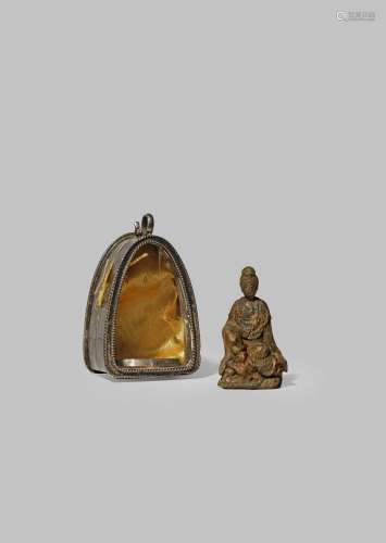 A SMALL CHINESE ALOESWOOD FIGURE OF GUANYIN QING DYNASTY Contained in a small silver portable