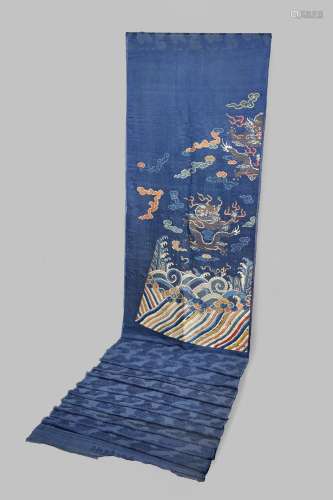 A LENGTH OF CHINESE SILK FOR A SUMMER ROBE LATE QING DYNASTY Woven with dragons chasing sacred