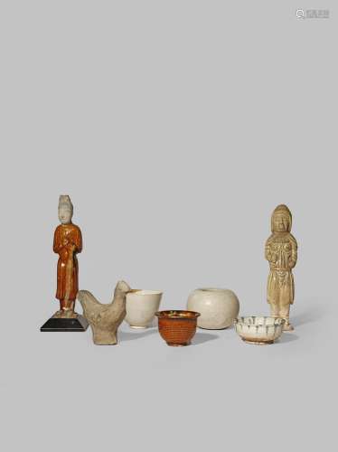 SEVEN CHINESE POTTERY ITEMS HAN DYNASTY AND LATER Comprising: a yellow glazed figure of a dignitary,