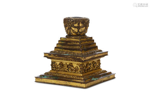 A GILT BRONZE STUPA BASE. 18th Century. 11cm H. 十八世紀   鍍金銅佛塔底座