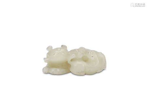 A CARVED CHINESE JADE 'CATS' GROUP. Qing Dynasty. Carved as a cat and kitten nestled together, one