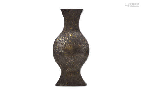 A GOLD AND SILVER INLAID VASE. 23.5cm H. 嵌金、銀花瓶