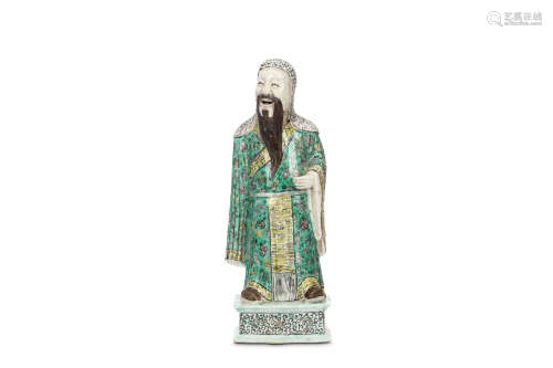 A CHINESE WUCAI BISCUIT FIGURE. Qing Dynasty, Kangxi era. The bearded figure standing in flowing
