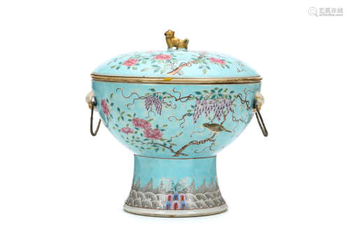 A CHINESE DAYAZHAI-STYLE TURQUOISE-GROUND WARMING BOWL AND COVER. Late Qing Dynasty. Decorated in