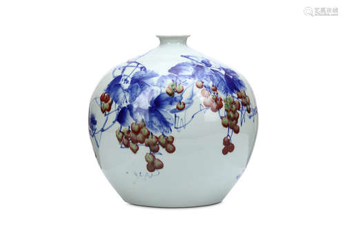 A CHINESE BLUE AND WHITE AND COPPER RED GLOBULAR VASE. 20th Century. The globular body rising to a