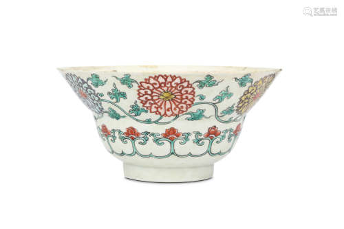 A CHINESE WUCAI 'LOTUS FLOWER' OGEE BOWL. Qing Dynasty, Kangxi era. The deeply rounded sides