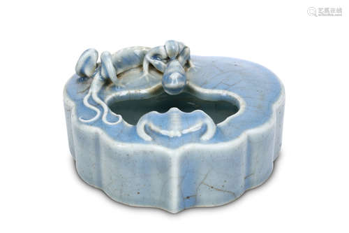 A CHINESE LAVENDER BLUE GLAZED WASHER. Qing Dynasty, 19th Century. Of ruyi head section with a small