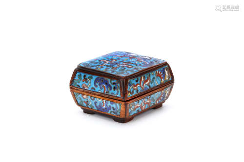 A CHINESE CLOISONNÉ ENAMEL AND WOOD BOX AND COVER. Qing Dynasty, 18th Century. With canted sides,