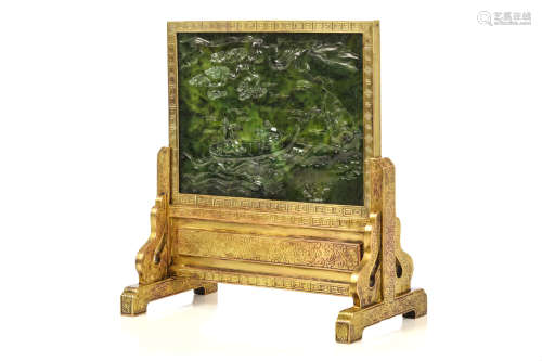 A CHINESE SPINACH JADE MOUNTED GILT BRONZE TABLE SCREEN. Qing Dynasty, 18th Century. The gilt bronze