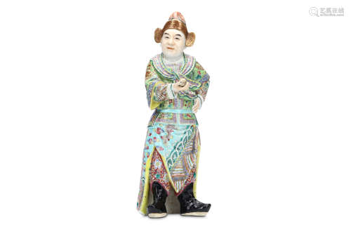 A CHINESE FAMILLE ROSE MODEL OF A STANDING FIGURE. Qing Dynasty, 19th Century. Standing in