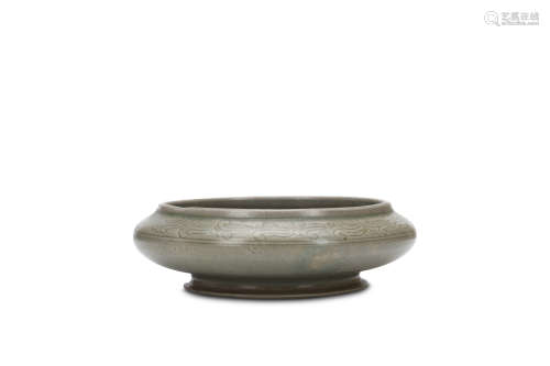 A CHINESE 'YUEYAO' WASHER. Five Dynasties / Song Dynasty, or later. The compressed body rising