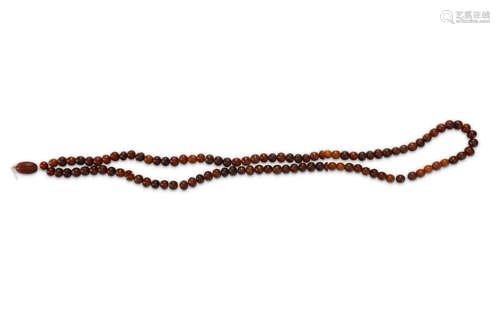 A CHINESE RHINOCEROS HORN BEAD NECKLACE. Qing Dynasty. 97g. 清   犀角項鏈