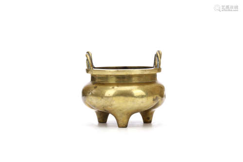 A CHINESE TRIPOD CENSER WITH BASKET WEAVE HANDLES. Qing Dynasty. Supported on three conical feet,