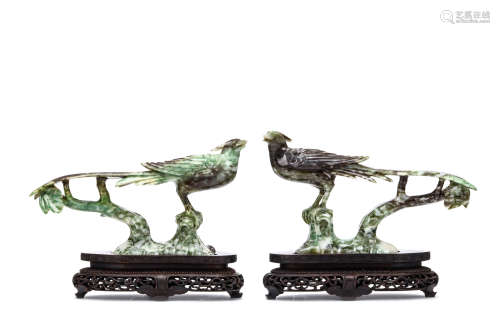 A PAIR OF CHINESE JADE CARVINGS OF BIRDS. 20th Century. Ornately carved on rocky bases with