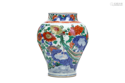 A CHINESE WUCAI 'PHOENIX' JAR. Transitional era. The elegant bird standing on a rock with long