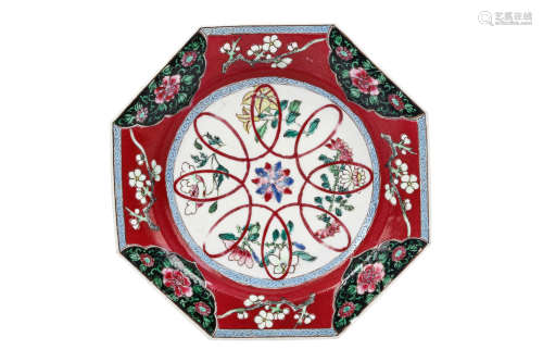 A PAIR OF CHINESE OCTAGONAL RUBY GROUND DISHES. Qing Dynasty, Yongzheng era, circa 1730. The central