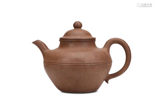 A CHINESE YIXING ZISHA TEAPOT AND COVER. With a rounded body encircled by two vertical ribs,