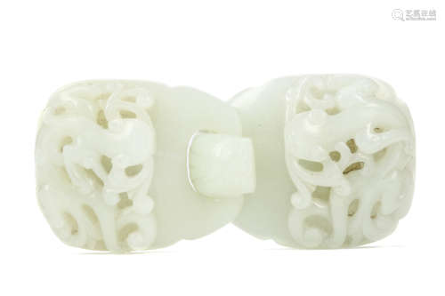 A CHINESE WHITE JADE BELT BUCKLE. Qing Dynasty, 18th Century. Each part carved as a crouching