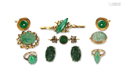 A SMALL COLLECTION OF CHINESE JADEITE JEWELLERY. Comprising a pair of cuff links, two rings and