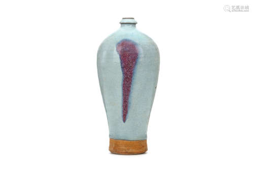 A CHINESE PURPLE SPLASHED JUN-WARE VASE, MEIPING. Yuan Dynasty, or later. The tapering body rising