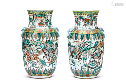 A PAIR OF CHINESE FAMILLE VERTE ‘WARRIORS’ VASES. Qing Dynasty, 19th Century. The body decorated