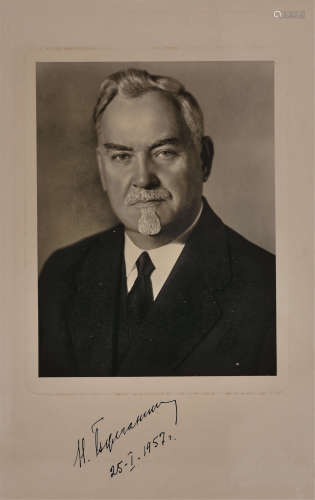 布尔加宁（1895～1975） 1957年作 布尔加宁亲笔签名银盐标准像
