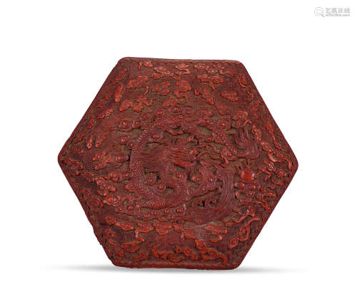 六角龍紋剔紅飾盒