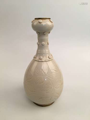 Chinese Ding Yao Porcelain Bottle