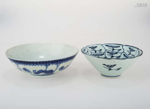 (2)  A PAIR OF BLUE AND WHITE PORCELAIN BOWL.C211.