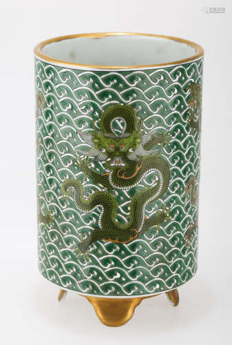 A GILT GREEN-GROUND PORCELAIN BRUSH HOLDER.THE BASE MARKED WITH YONG ZHENG YU ZHI BLUE FOUR-CHARACTER.C201.China.Possibly Qing dynasty or later, the sides depicting a roaring five-claw dragon.CONDITION: Good, no significant damage or repairs observed.C Property from a Private American New York city Collection.Measure: Height 6.75