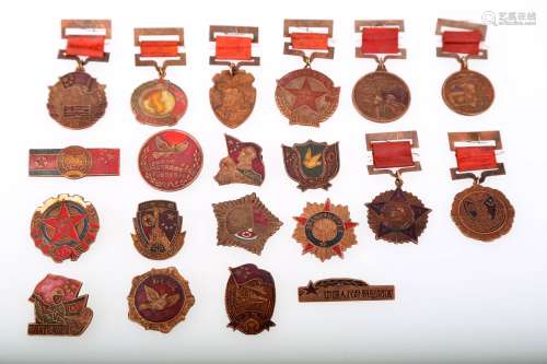 (20)  A SET OF TWENTY KOREAN WAR MEDALLIONS ISSUED BY THE GOVERNMENT OF CHINA IN 1950S.J073.