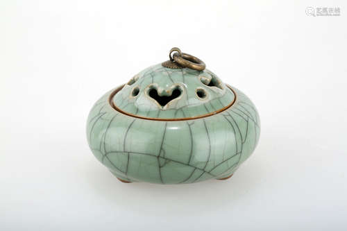 A CHINESE LONGQUAN CELADON TRIPOD CENSER.C192.