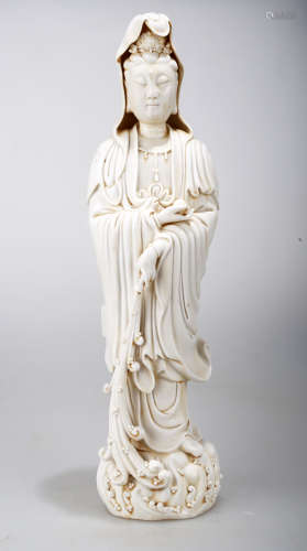 A BLANC DE CRACKED GLAZE PORCELAIN GUANYIN STATUE.C296.