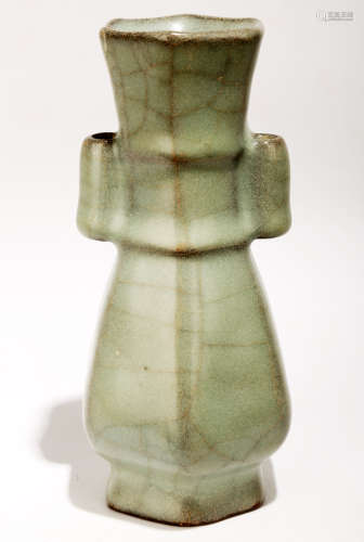 A GUAN-TYPE HEXAGONAL VASE WITH TWO EARHANDLES.C039
